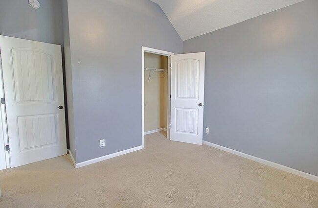 Building Photo - 935 Mustang Ln NE