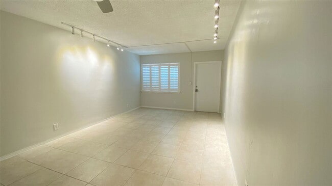 Building Photo - 660 Cypress Lake Blvd
