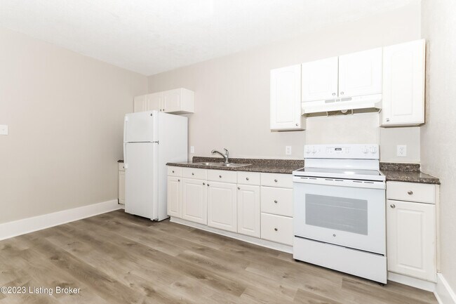 Building Photo - 243 S 43rd St