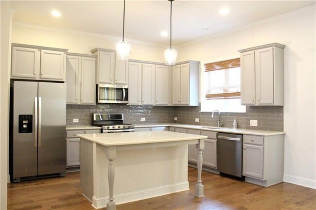 Building Photo - 613 Harrington Hills