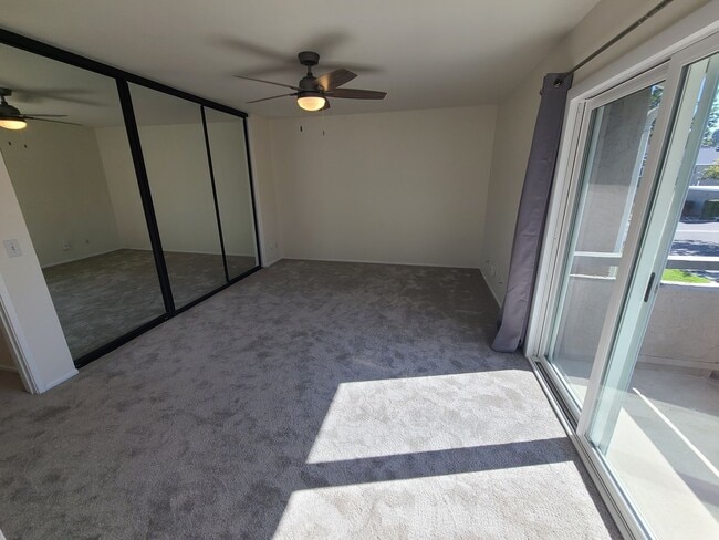 Building Photo - Spacious Two story 3 bed 2.5 baths + 2 car garage in great school district.