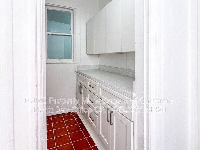 Building Photo - 28 Cunningham Pl