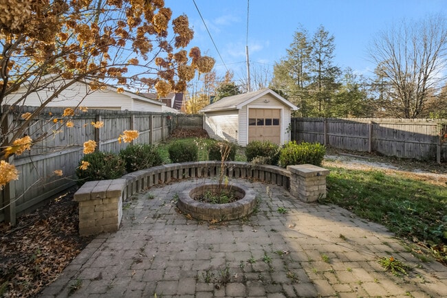 Building Photo - 468 Greenwood Ave