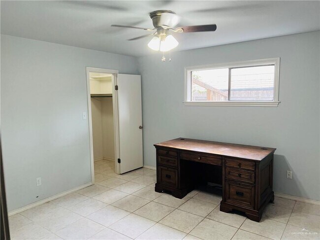 Building Photo - 18 Larkspur Ave