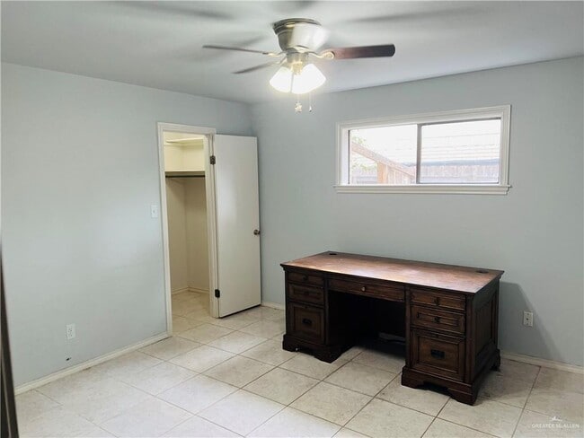 Building Photo - 19 Larkspur Ave