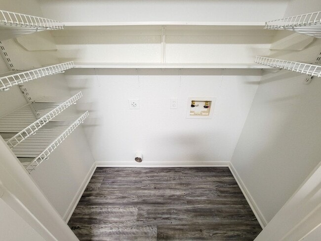 Building Photo - BEAUTIFUL 3 BEDROOM HOME IN CONROE WITH AL...