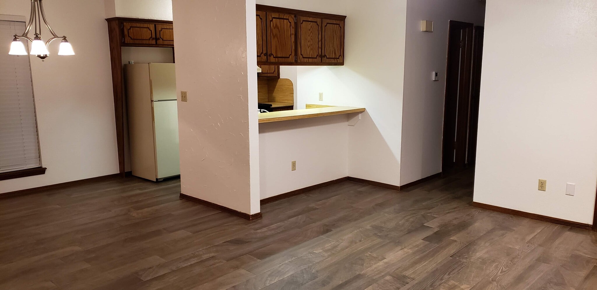 Building Photo - 908 Acacia Cir