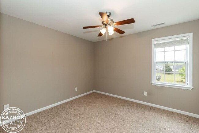Building Photo - 335 Moonlight Dr