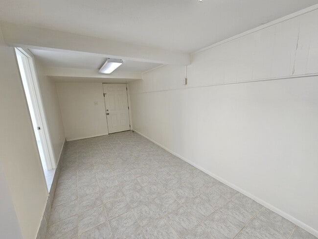 Building Photo - 1 Bed 1 Bath Apartment. No parking