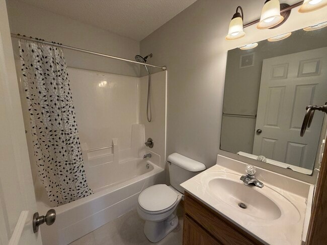 Building Photo - 17343 River Birch Ln S E