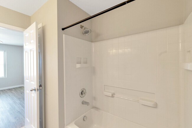 Building Photo - Charming 3 Bedroom 3 Bath Townhouse in Green Valley Ranch!