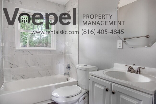 Building Photo - 3 Bedroom 1.5 Bath Fully Renovated Home