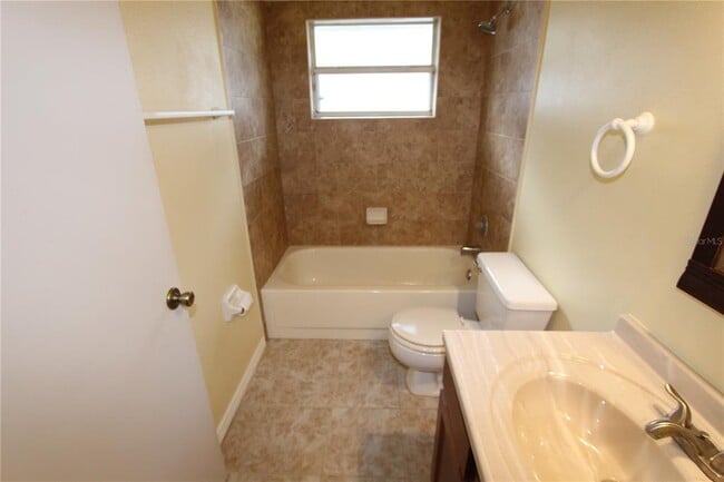 Building Photo - 940 Islander Ave