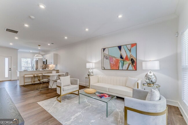 Building Photo - 79 Chateau Dr SE