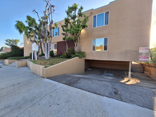 Building Photo - 6845 Hazeltine Ave
