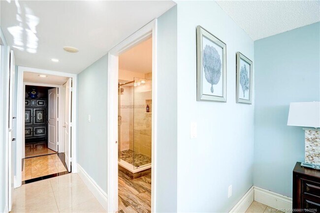 Building Photo - 10410 S Ocean Dr