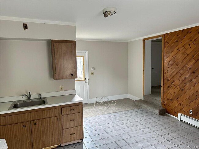 Building Photo - 143 Main St