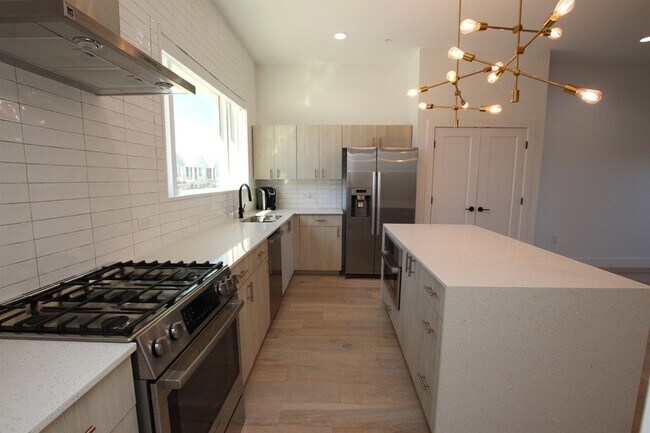 Building Photo - 203 Paschal St