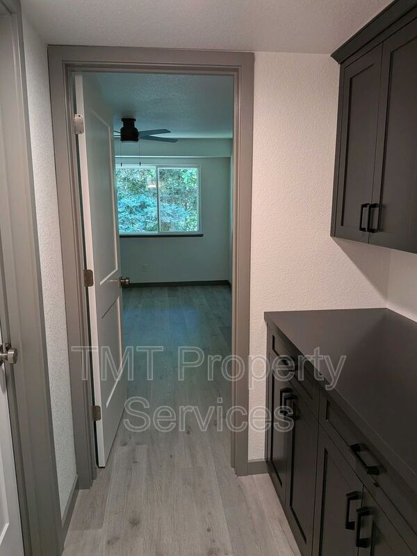 Building Photo - 7330 Stratford Pl