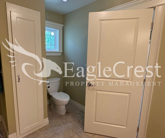 Building Photo - Beautiful Five Bedroom Home with Acreage