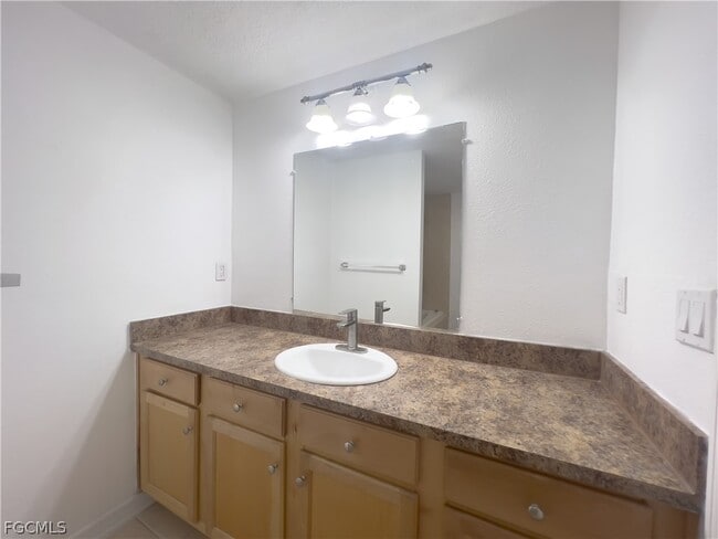 Building Photo - 3324 N Key Dr