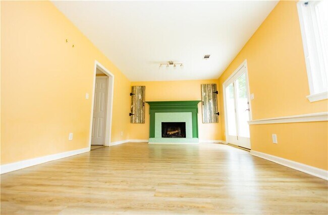 Building Photo - 3233 River Oak Pl