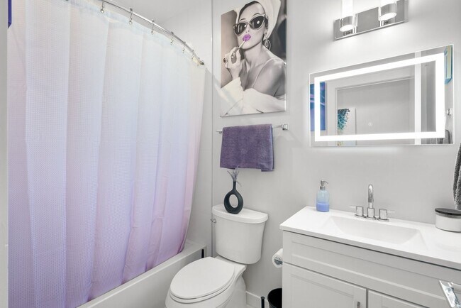 Building Photo - 2 Bed 2 Bath - Adams Morgan Condo - Comple...