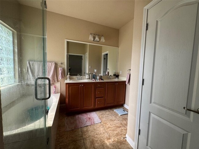 Building Photo - 205 Saddle Ridge Dr