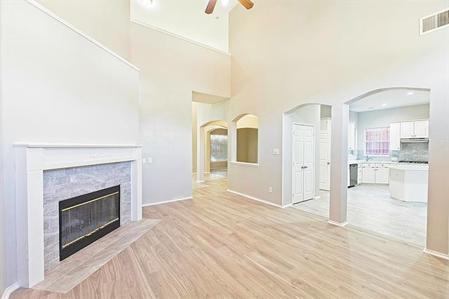 Building Photo - 2405 Hopkins Dr