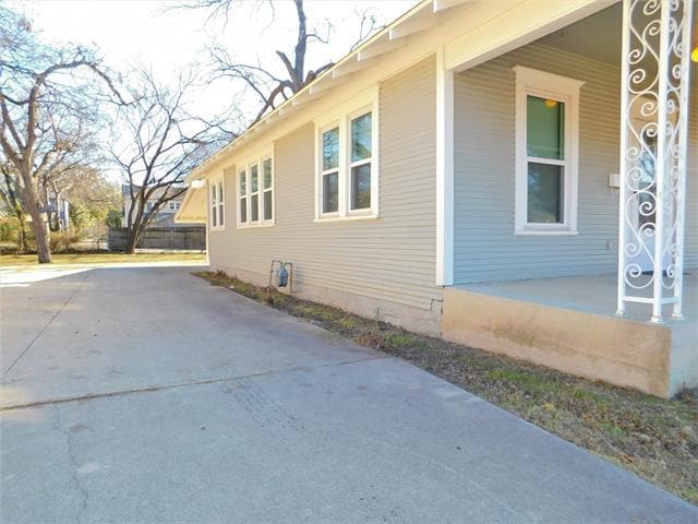 Building Photo - 808 N Elm St