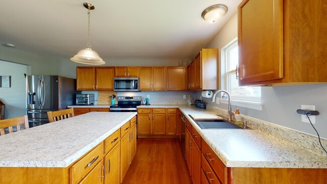 Building Photo - 817 Saybrook Falls Dr