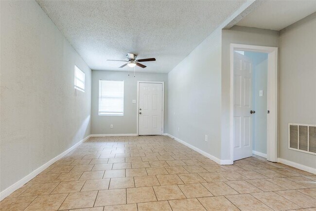 Building Photo - 4812 Cruse Rd