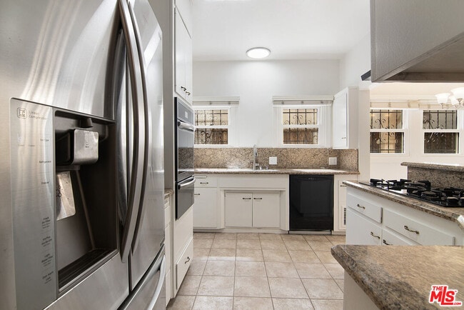 Building Photo - 362 N Mansfield Ave