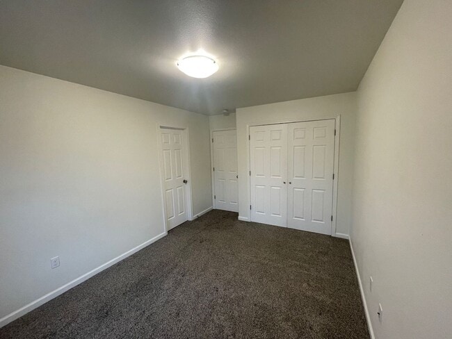 Building Photo - 4733-4739 W Adirondack Circle
