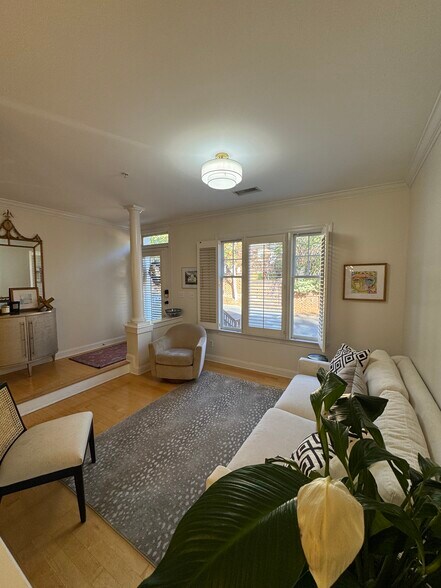 Building Photo - 1156 Hampton Gardens Ln