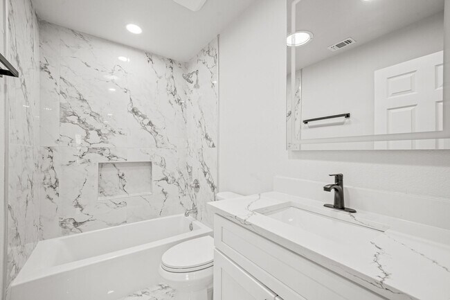 Building Photo - BEAUTIFUL 4 BEDROOM PROPERTY LOCATED IN BU...