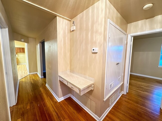 Building Photo - 360 Virtual Tour Available