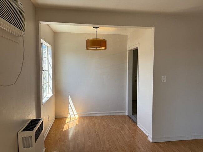 Building Photo - 1313 Douglas St