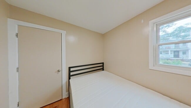 Building Photo - 74 Holbrook Rd