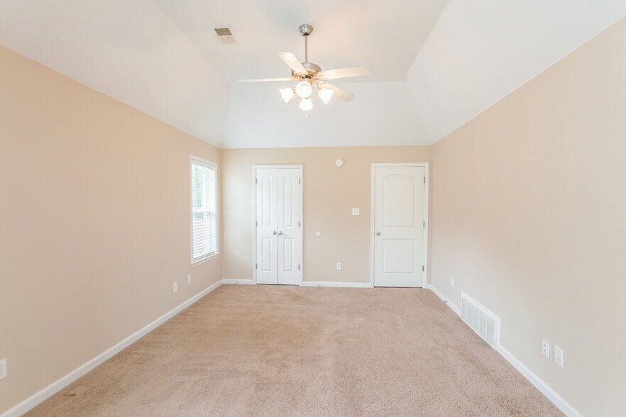 Building Photo - 5837 Stonewall Dr