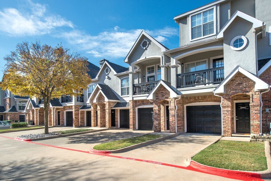 Station at MacArthur Irving, TX Apartment Finder