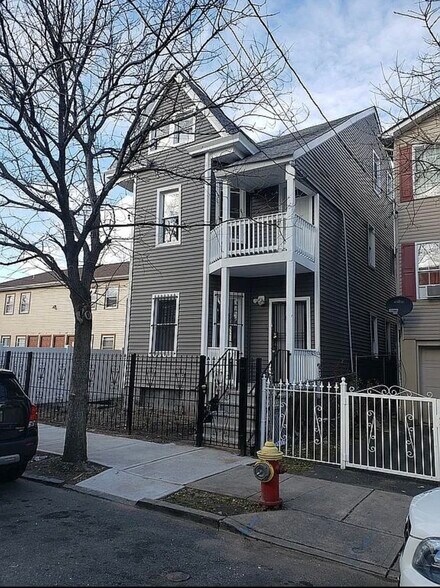 Primary Photo - 171 Godwin Ave