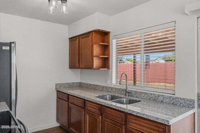 Building Photo - 5656 W Alice Ave