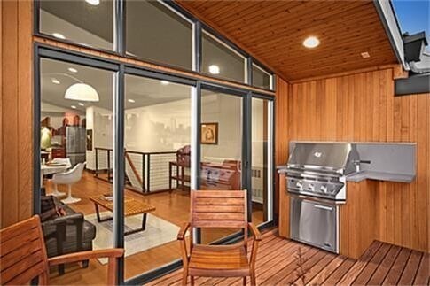 Building Photo - Modern Urban Living with Iconic Skyline Views  + 2 Weeks Free Rent