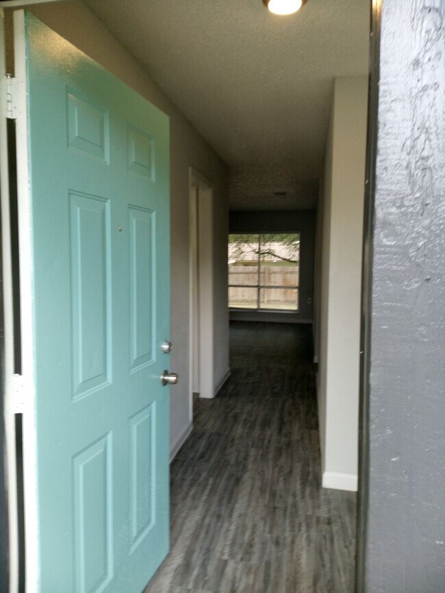 Building Photo - Stylish 3-Bedroom Home in Northwest San An...