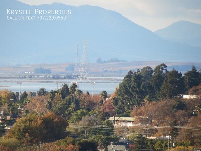 Building Photo - Amazing home tucked away in beautiful coun...