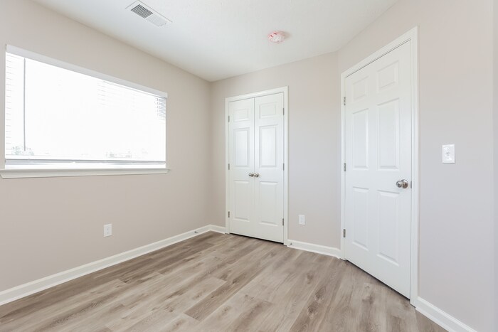 Building Photo - 710 Clear Cir
