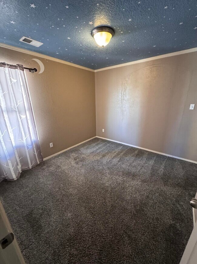 Building Photo - 680 Purple Aster Ave SW