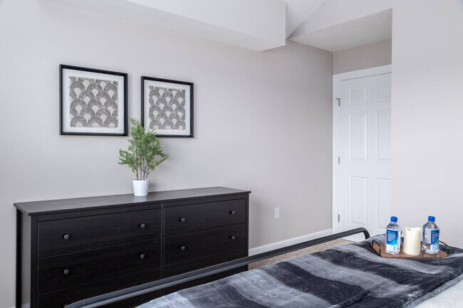 Building Photo - 740 Zumstein Ln