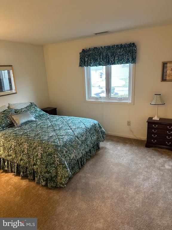 Building Photo - 864 Jefferson Way